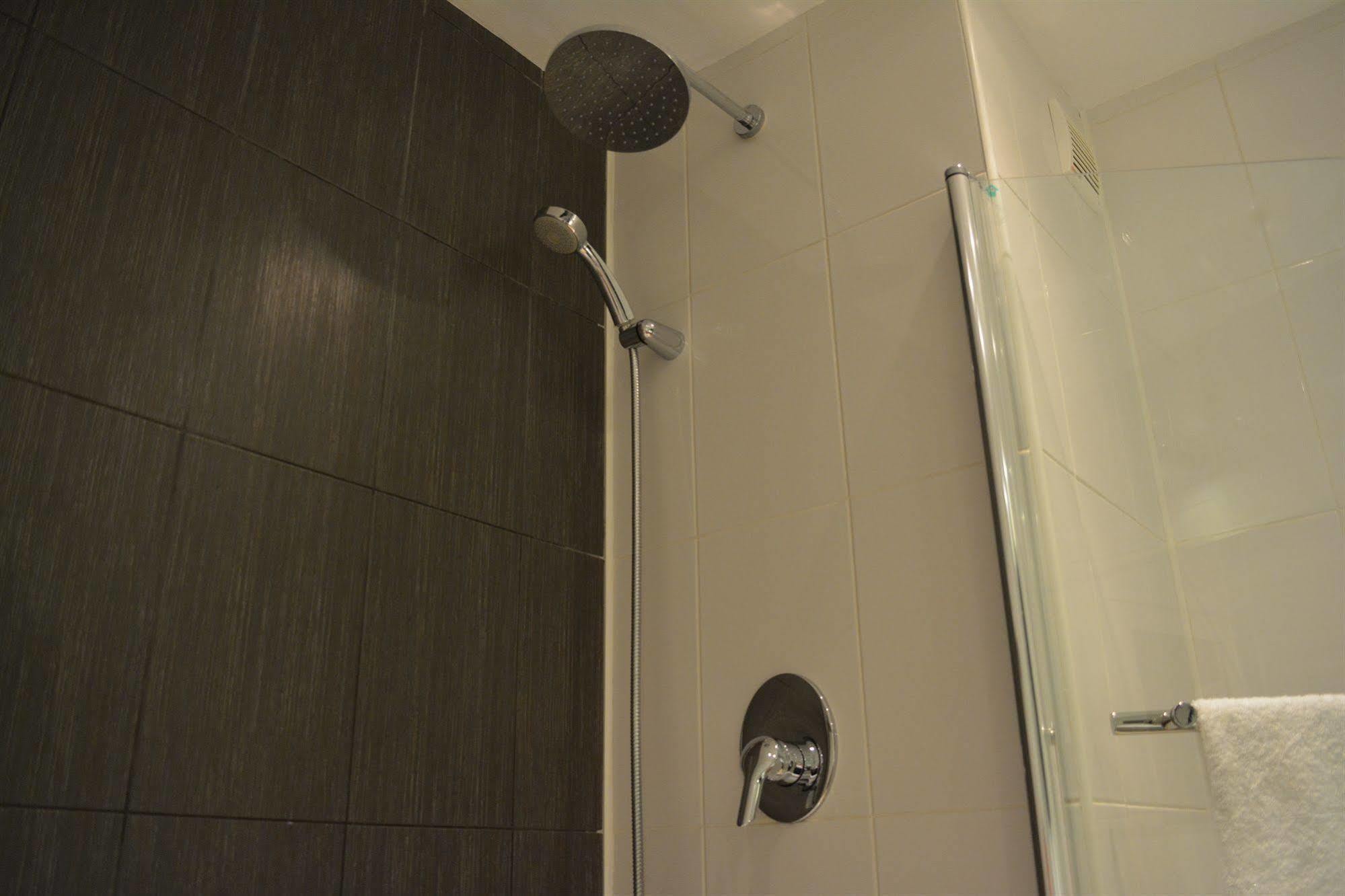New Brookfields Hotel Freetown Extérieur photo