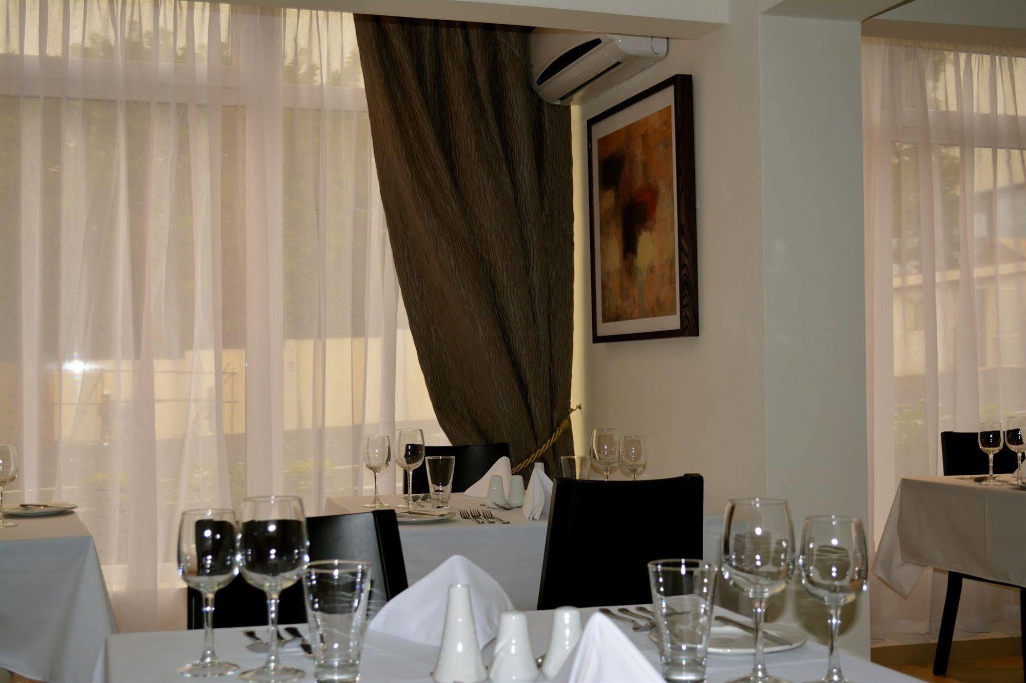 New Brookfields Hotel Freetown Extérieur photo