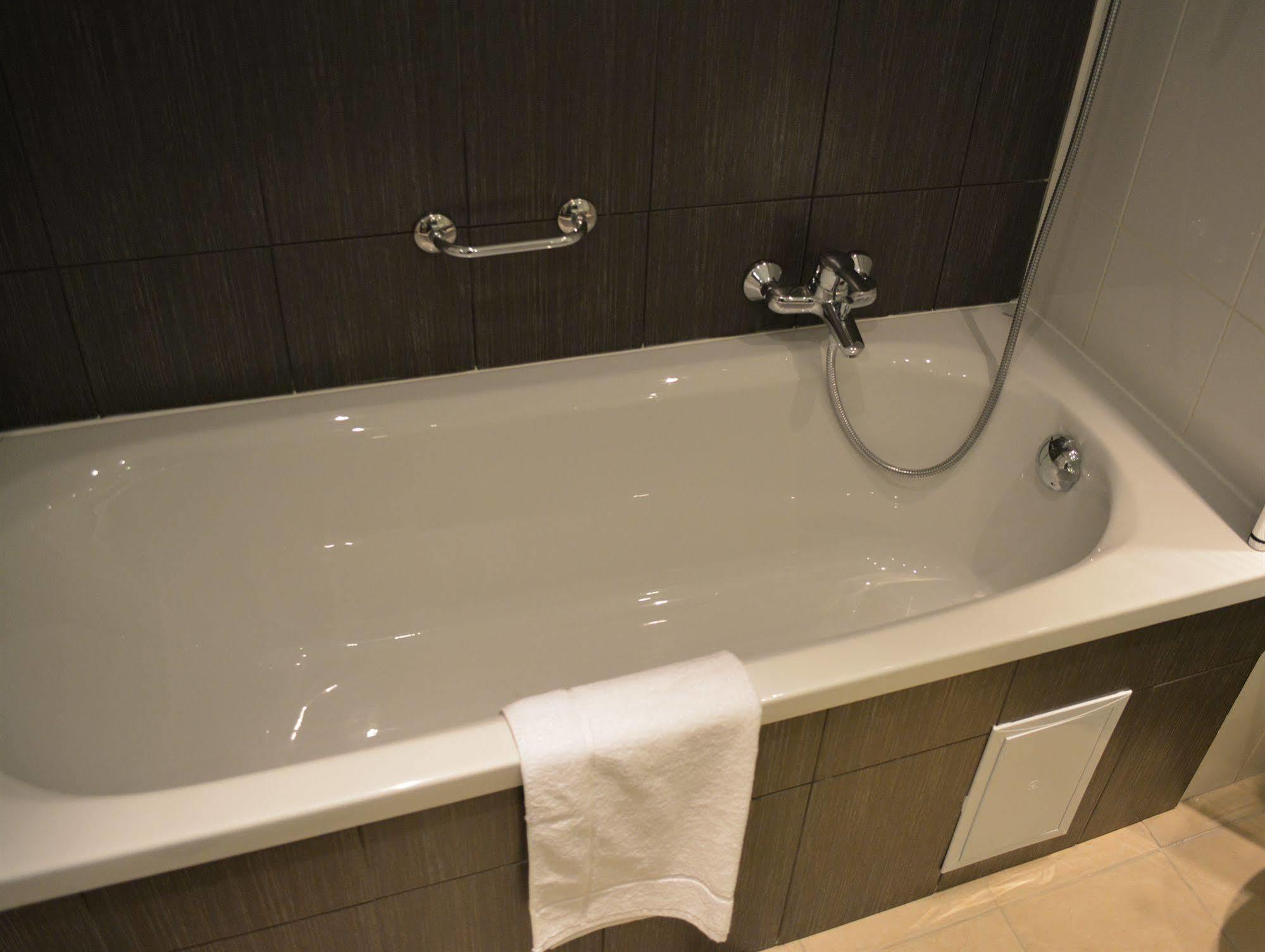 New Brookfields Hotel Freetown Extérieur photo
